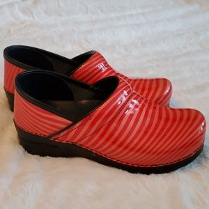 DANSKO SIZE 38 ( size  8 US sizing )
